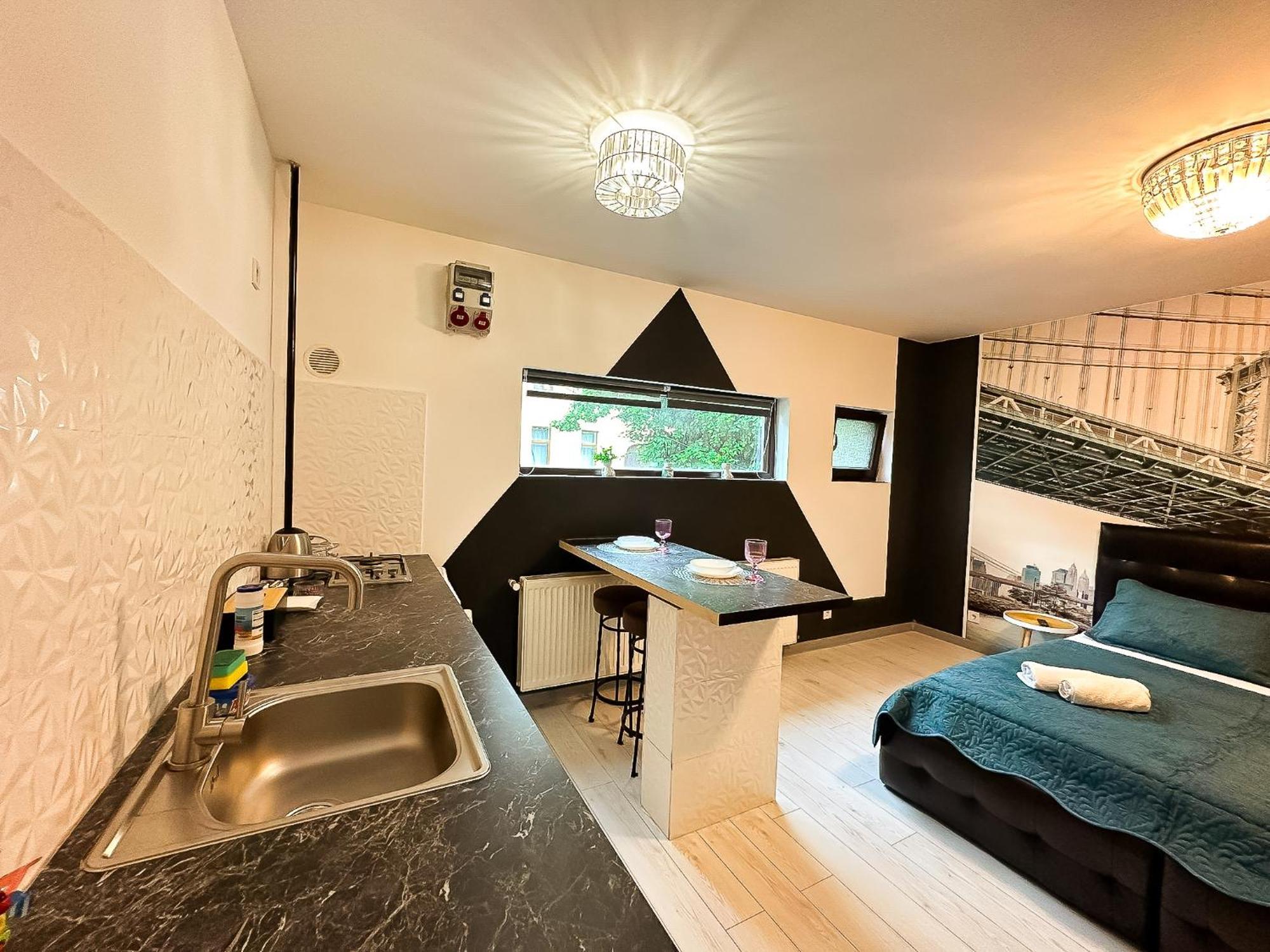 The Bridge - Central Studio With Free Parking Craiova Esterno foto