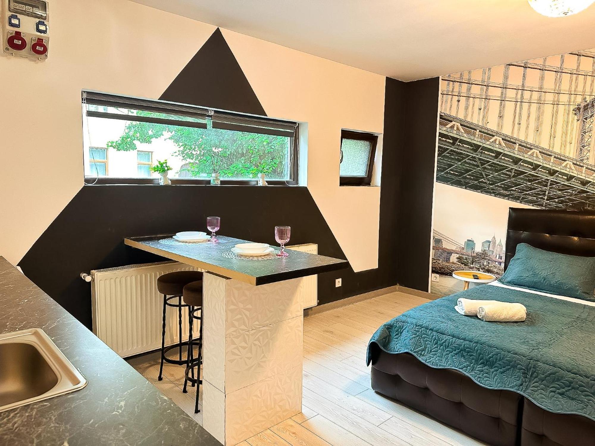 The Bridge - Central Studio With Free Parking Craiova Esterno foto