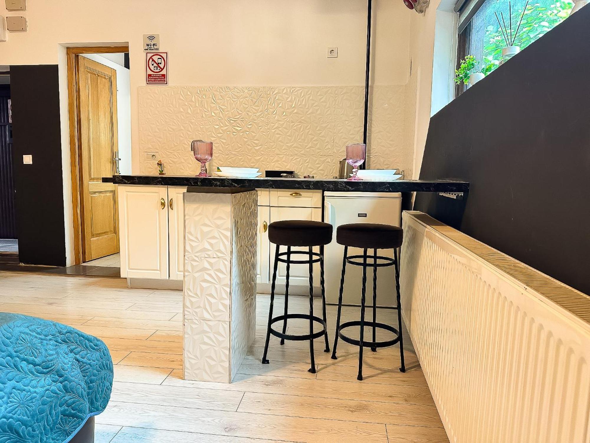 The Bridge - Central Studio With Free Parking Craiova Esterno foto