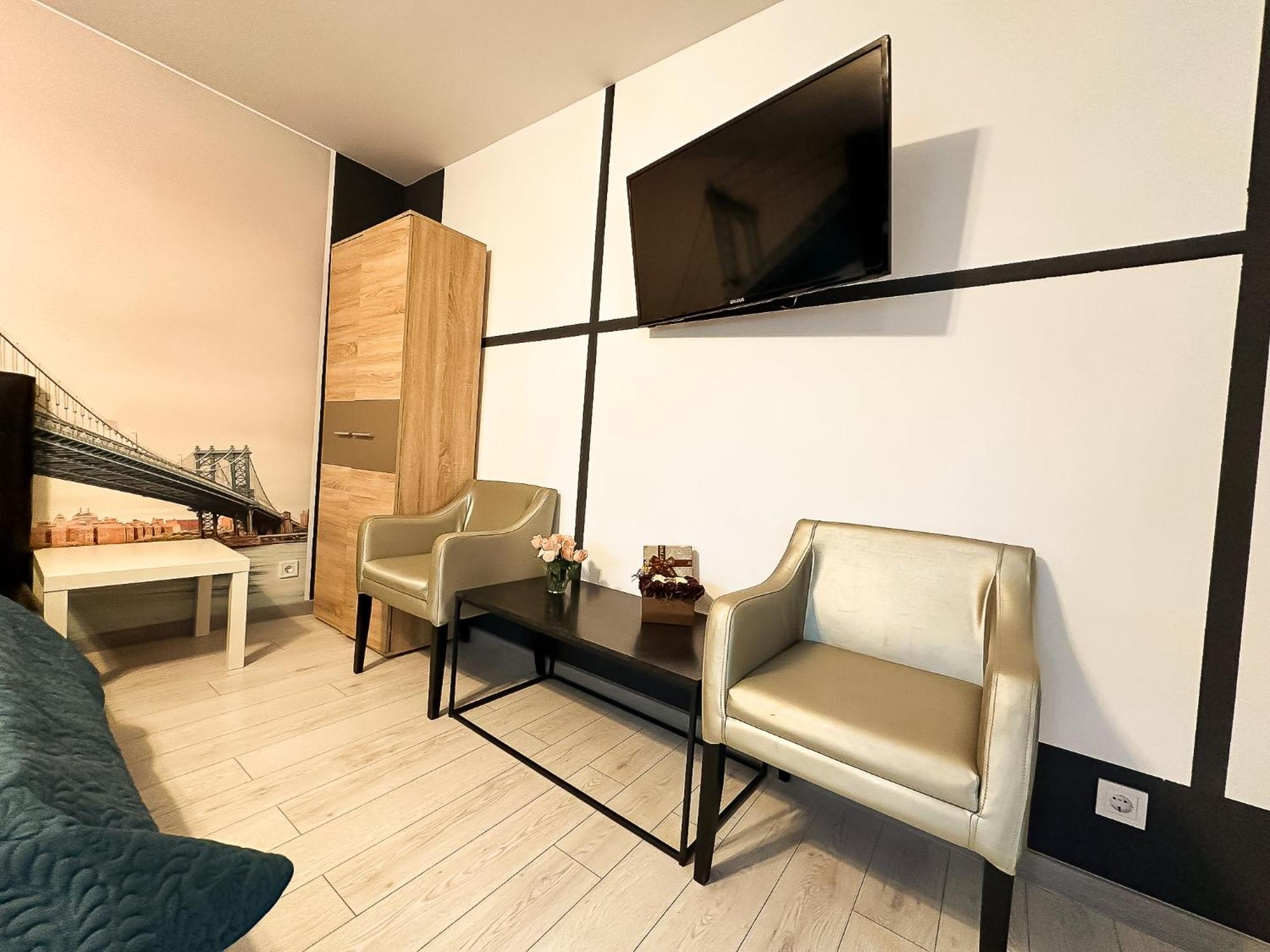 The Bridge - Central Studio With Free Parking Craiova Esterno foto